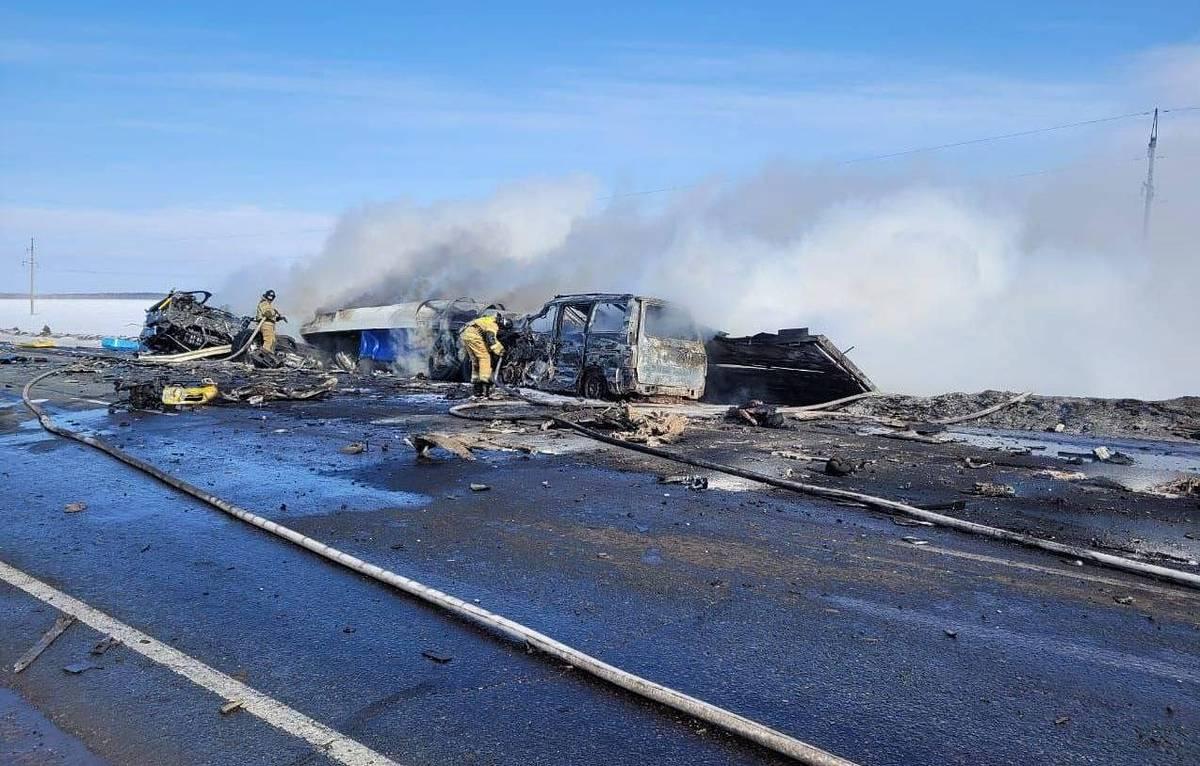 Rusiyada qezaya dusen uc avtomobil yanib, yeddi nefer olub